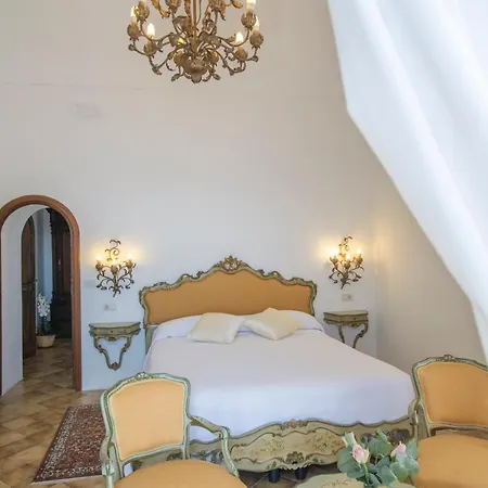 Virginia Villa Positano